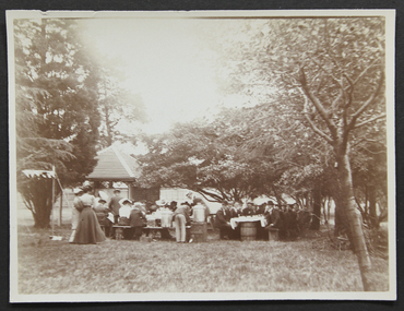 Photograph, Boxing Day at the Zoo 1905, 26 December 1905