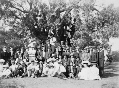 Photograph, Group of seamen and Ladies Harbour Light Guild