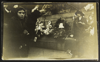 Photograph, London 1914 - Trafalgar Day, the wreaths of the Australian submarine AE1, 21 October 1914
