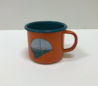 Souvenir - Cup, Margaret Woodward, 2015