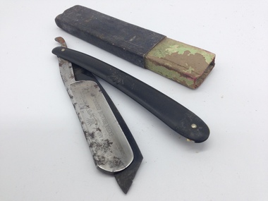 Functional object - Cut-Throat Razor and Case, WW1 era