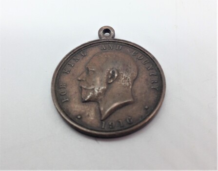Medal issued by Victorian Education Dept (1916) to commemorate the ANZAC campaign