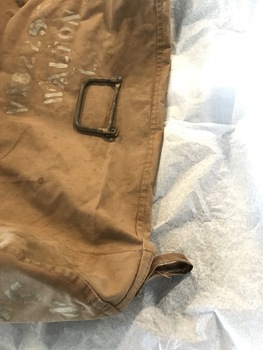 Comparative size view: D-clasp and bag