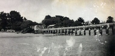 Photograph, Cowes pier and cabin of George Cox 1917, 1917
