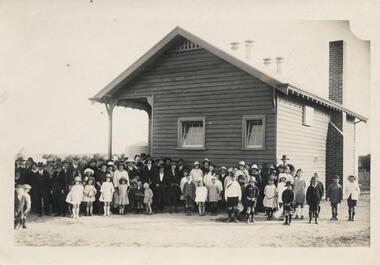 Photograph, Ventnor State School and students