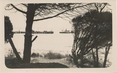Photograph, Cowes Pier