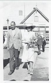 Photocopy, Duke & Duchess of Gloucester in front of the Cowes Primary School - 1945, 1954