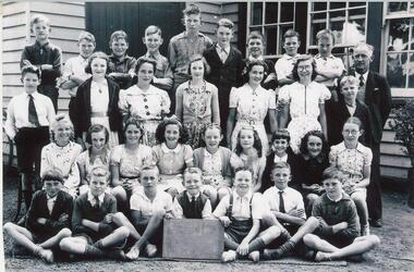 Photograph, Cowes State School Children & Headmaster 1941, 1941