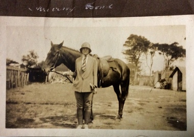 Photograph, Arriving home, 1925-1926
