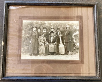Photograph, Women at the Ventnor sports 10/4/1926