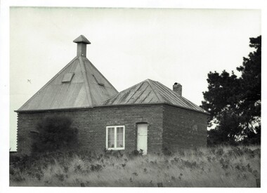 Photograph, Richardson's chicory kiln 1077-01