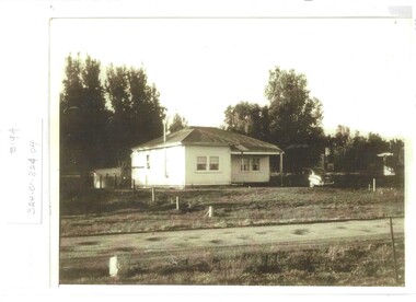 Photograph, House moving to Phillip Island