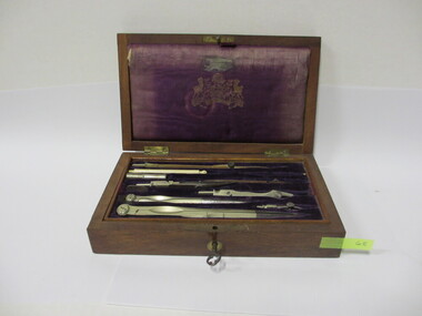 Drafting instruments set