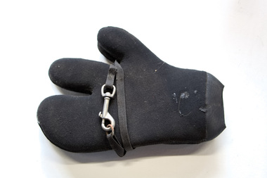 Wetsuit gloves