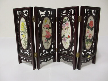 Miniature wooden screen