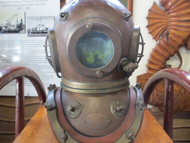 Divers helmet
