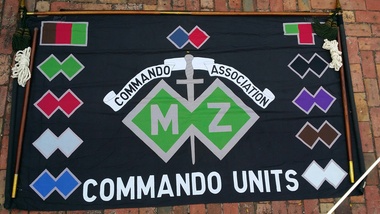 Banner - Banner - M& Z Commando Association post WW2 ,6 poles,storage bag,2 pole caps,2 guide ropes