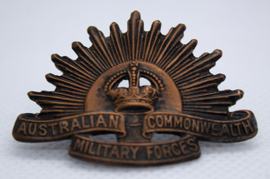 Badge - WW2 AMF Beret badge - small rising sun, c. 1940  Parrt of donated collection of WW2 Medals - William Alsop 2/10 Commando Squadron