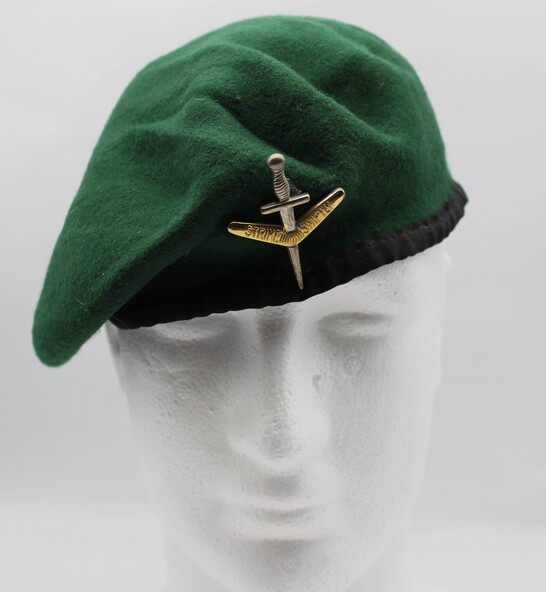 Green Beret with 2 Commando Company badge used from 1955 until new