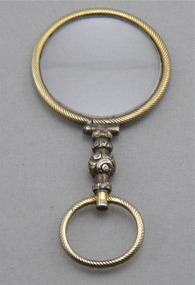 Round gold rimmed quizzer, 19th Century