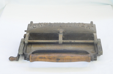 pleating machine, late 19th century - early 20th century