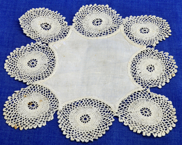 doily, Woodward, Ruth (daughter of Alan Richardson), first half 20th century