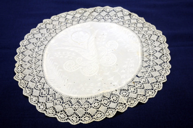 doily, first half 20th century