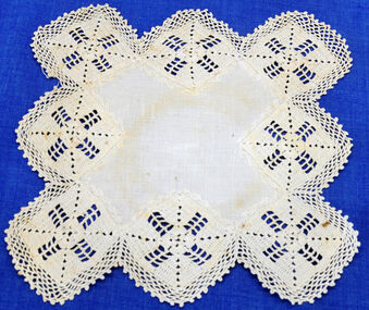 doily, first half 20th century