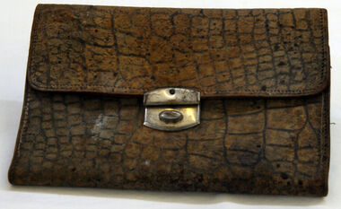 wallet, H.E. Daw, Government Printer, Melbourne, Victoria, Australia, 1945, W.W. 11