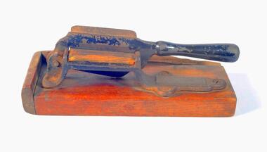tobacco cutter, early 20th century