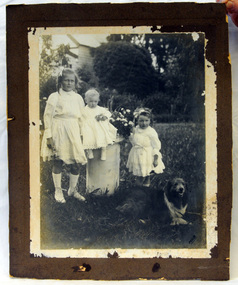 photograph, 1910 ?