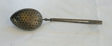 tea infuser, first half 20th century?