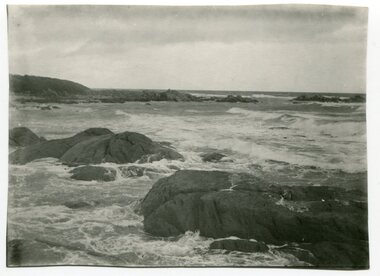 black and white photograph, first half 20th century