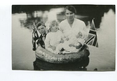 black and white photograph, first half 20th century