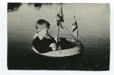 black and white photograph, Warren, Mrs H, late 19th century - early 20th century