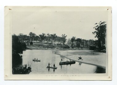 black and white photograph, early 20th century