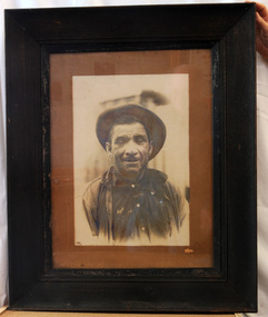 framed black and white photograph, 1914