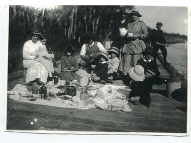 black and white photograph, late 19th - early 20th century