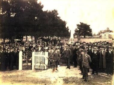 Photo, 1923 Miners Rest - Unveiling of 1914 - 1918 War Memorial, 1923