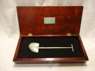 Trowel, Circa 1977