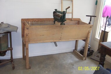 Wash trough