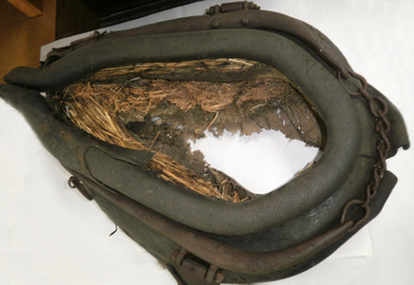 Horse collar with hames