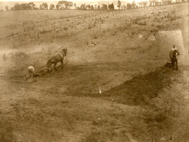Photograph, Building the Dam at Quambee, North Ringwood, in 1916, 1916