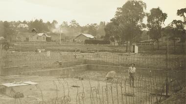 Photograph, Construction of Ringwood swimming pool in Ringwood Street, 1934, 1934