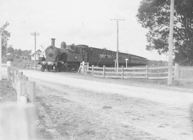 Photograph, Railway crossing, Bedford Road, Ringwood - c1925 2 copies, 1925