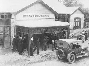 Photograph, Maroondah Highway Central, Ringwood.  Mechanics Institute, Melbourne Street entrance - September, 1909