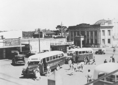 Photograph, Bus terminal outside entrance to Ringwood Railway Station - 1948