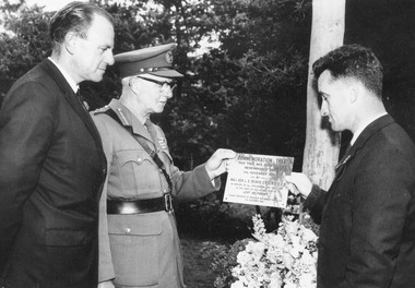 Photograph, Major General Beavis receiving new plaque for Commemoration Tree he planted at North Ringwood State School on Remembrance Day 1955. (1965)