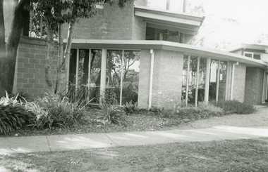 Photographs, Holy Trinity Church, Paterson Street, East Ringwood in 1999
