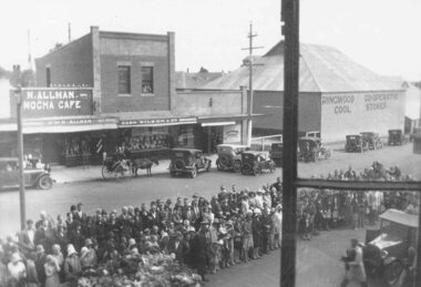 Photograph, Melba's funeral, February 1931 passing through Ringwood